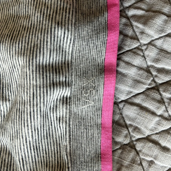 2 medium Victorias Secret VTX bras - Picture 4 of 7